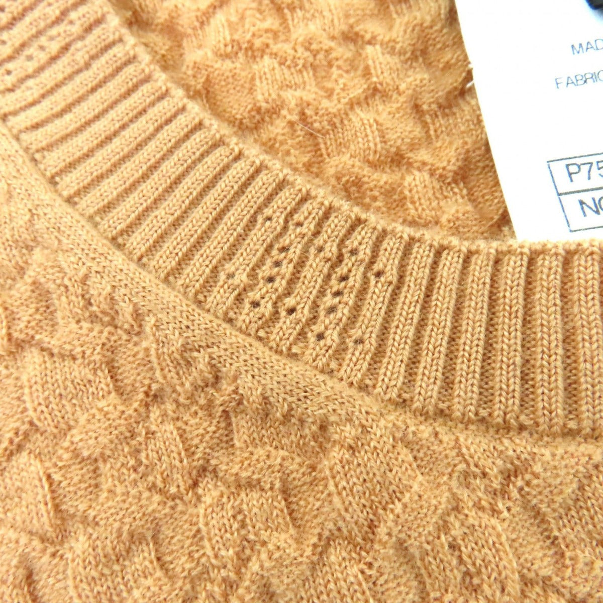 Chanel CC Logo Crew Neck with Plate Long Sleeve Cashmere Knit — view 7