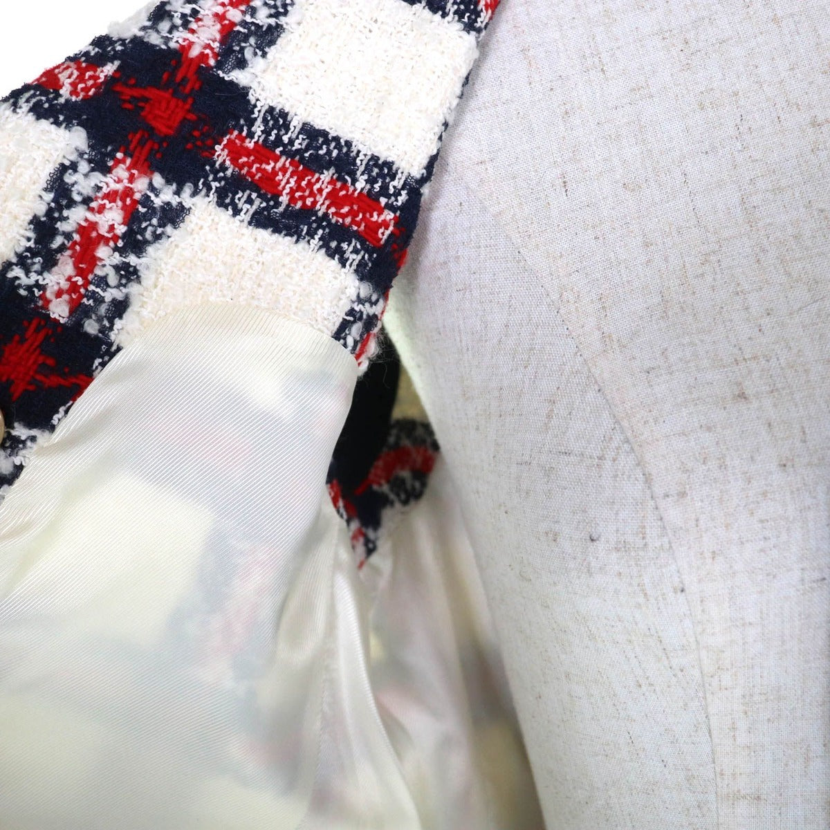 Gucci Wool Blend Check Pattern Tweed Vest With Gold Buttons White 40 — view 5