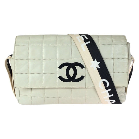 Chanel Vintage Choco Bar CC Logo Off White Black Gold Lambskin Shoulder Bag