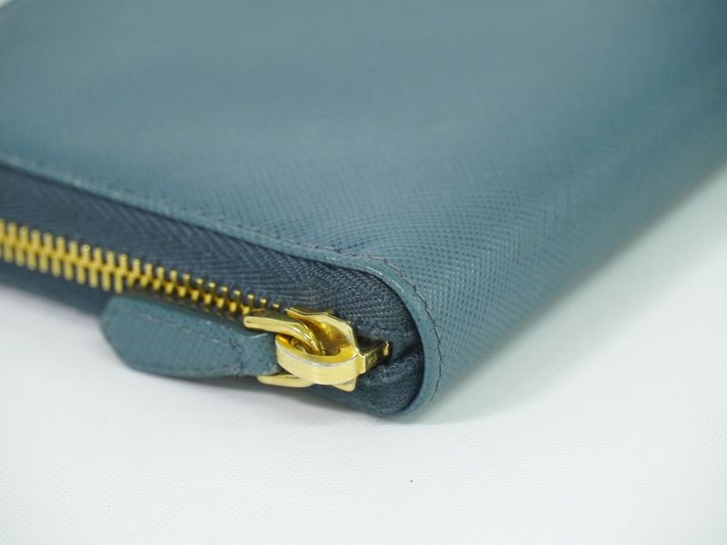 Authentic Prada Saffiano Leather Round Zipper Long Wallet Long Wallet Blue