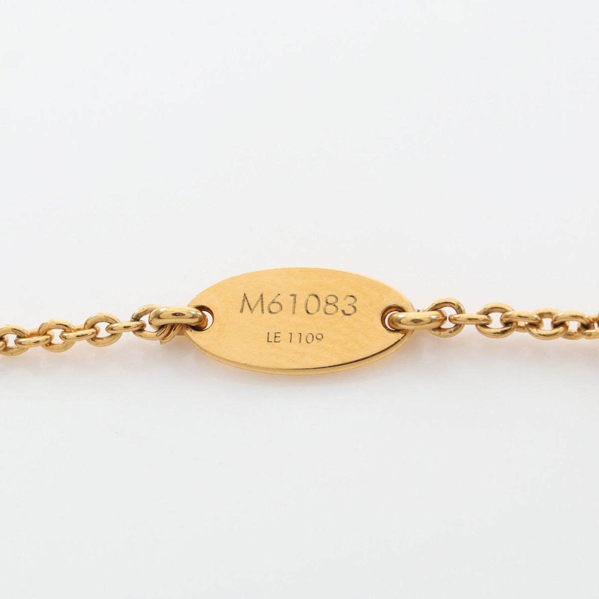 Louis Vuitton Necklace Essential V — view 5