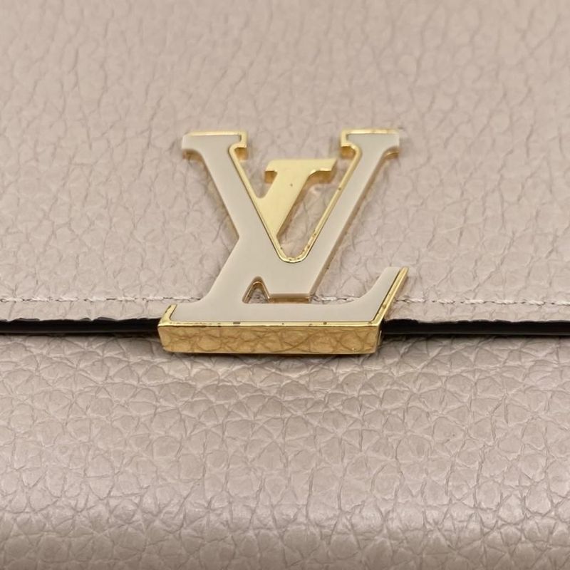 Louis Vuitton Trifold Wallet Portefeuille Capucines Compact M62159 Taurillon