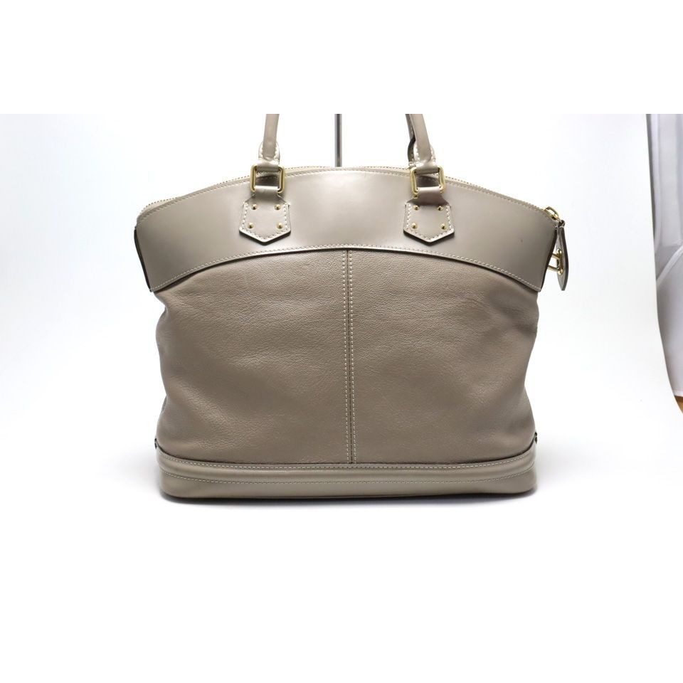 Louis Vuitton MM Leather Handbag — view 2