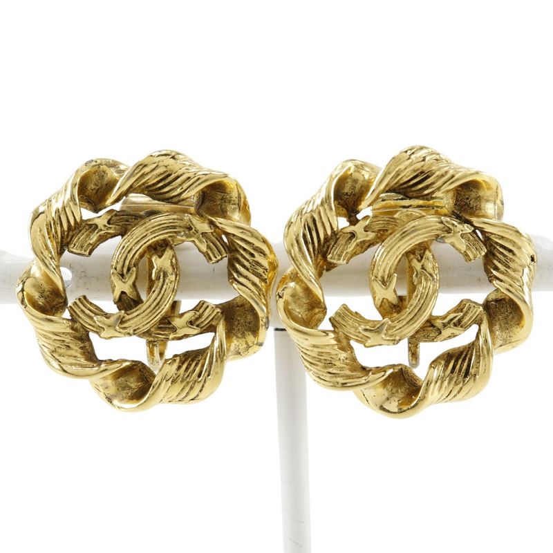 Chanel Round Coco Mark Vintage Gold Plated 2239 Ladies 9.7g Earring