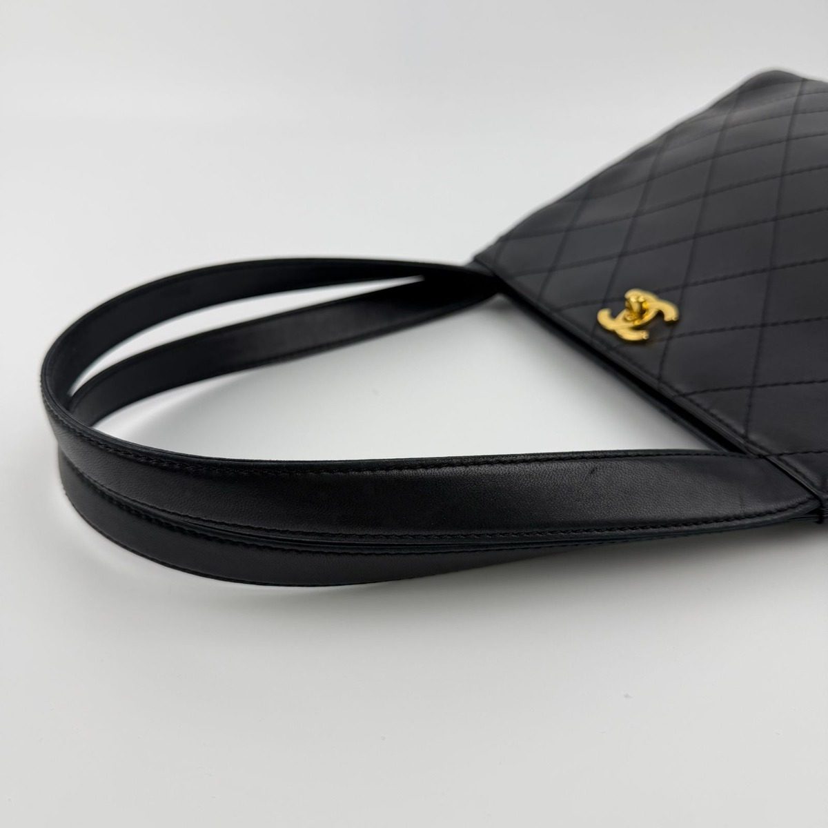Chanel CC Logo Quilted Tote Black Leather No 5 Vintage — view 15