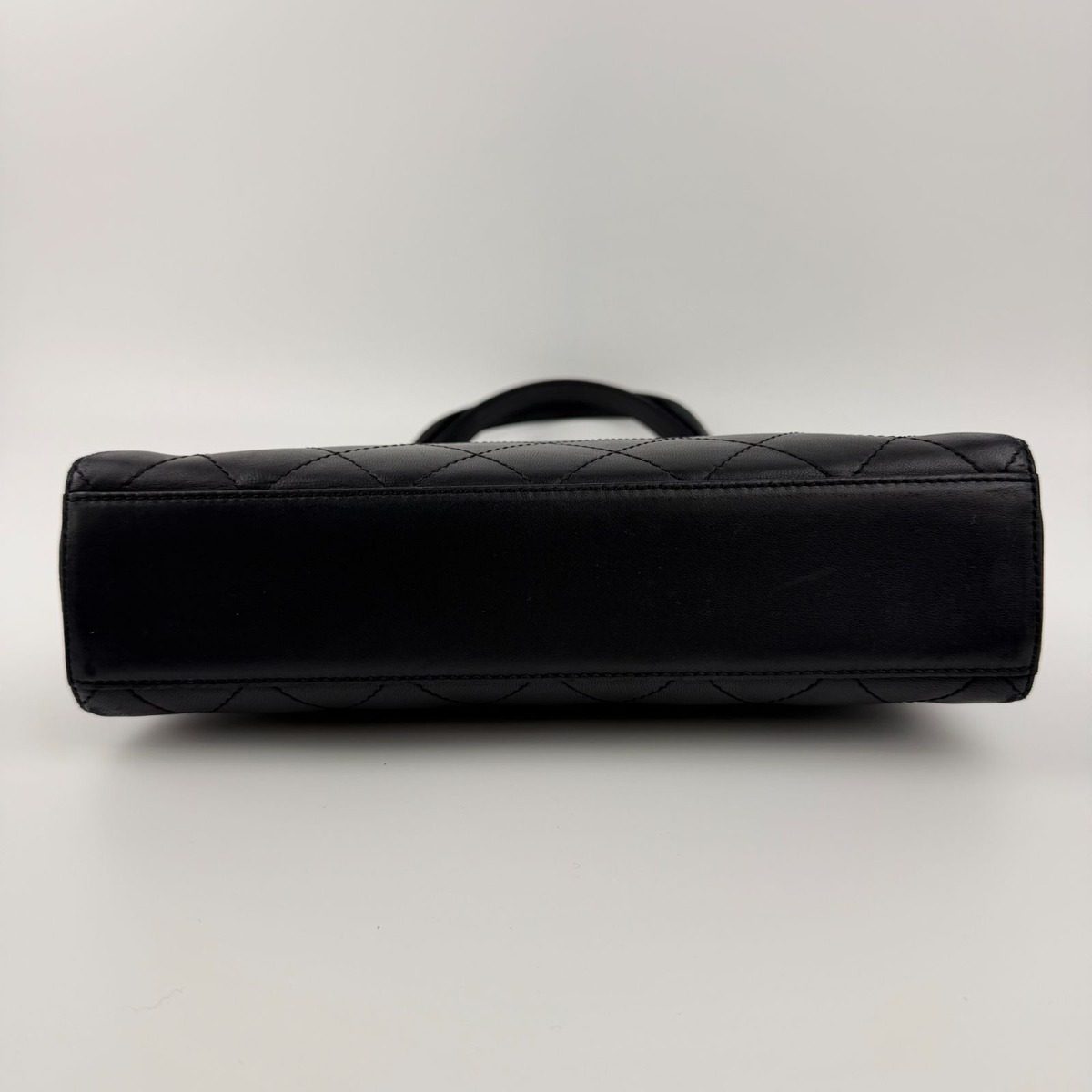 Chanel CC Logo Quilted Tote Black Leather No 5 Vintage — view 8