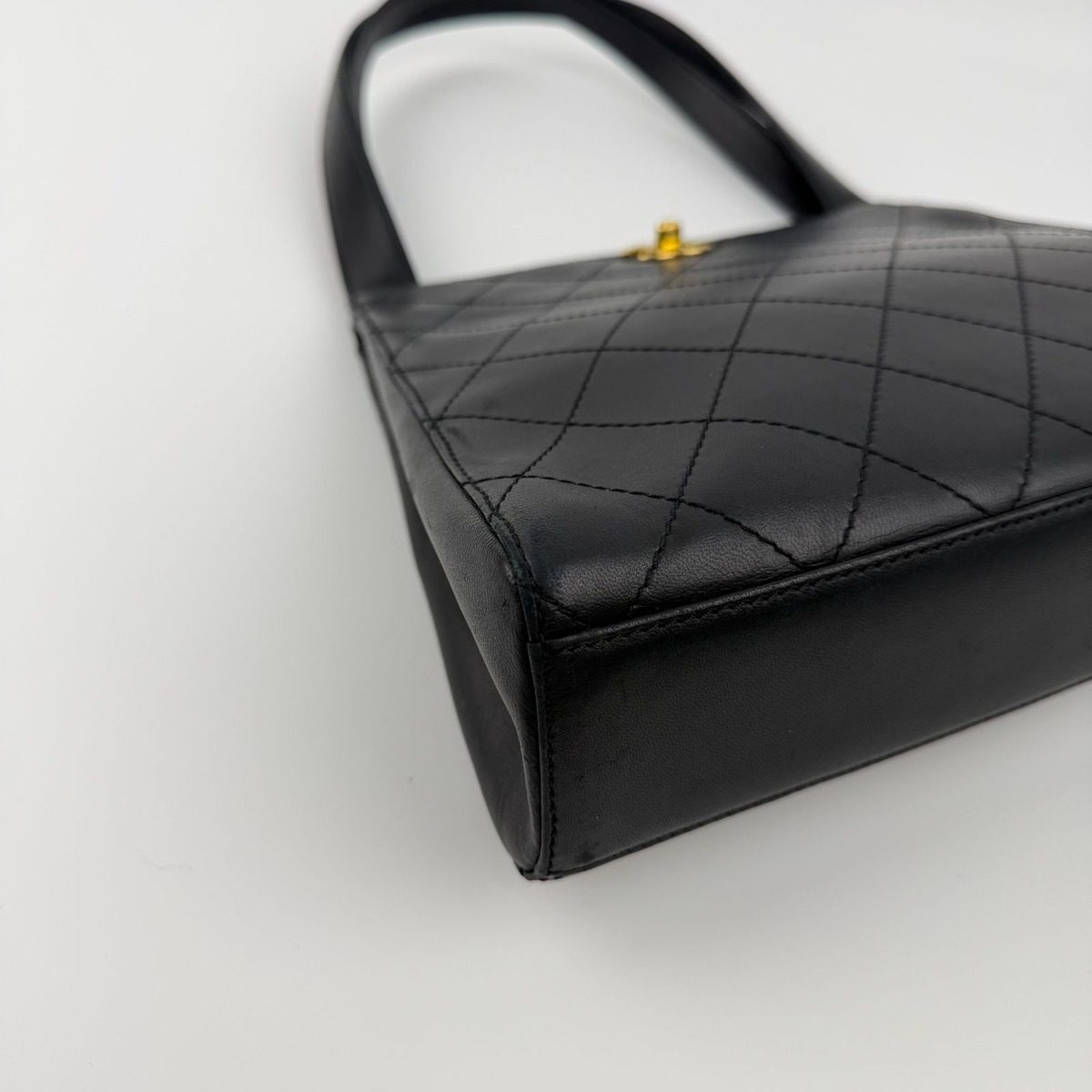 Chanel CC Logo Quilted Tote Black Leather No 5 Vintage — view 9