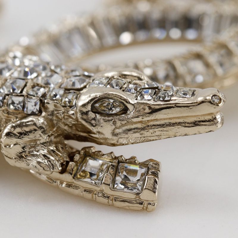 Chanel Coco Crocodile Motif Metal And Rhinestone Silver Ladies 126.3g Necklace