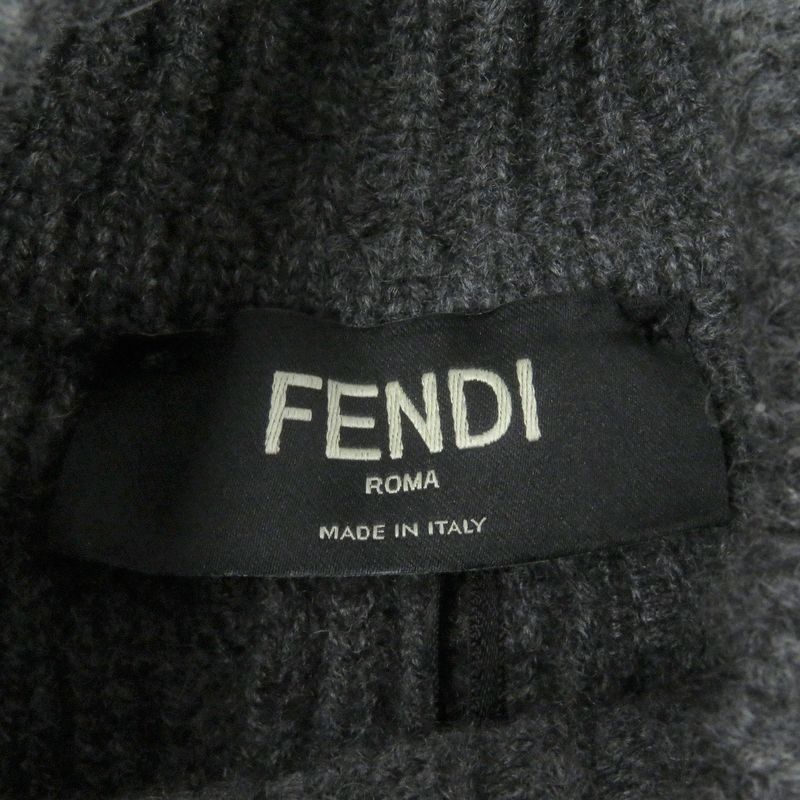 Fendi 2021 Fzy496 100% Cashmere Long Sleeve Knit Sweater With Logo Plate Grey