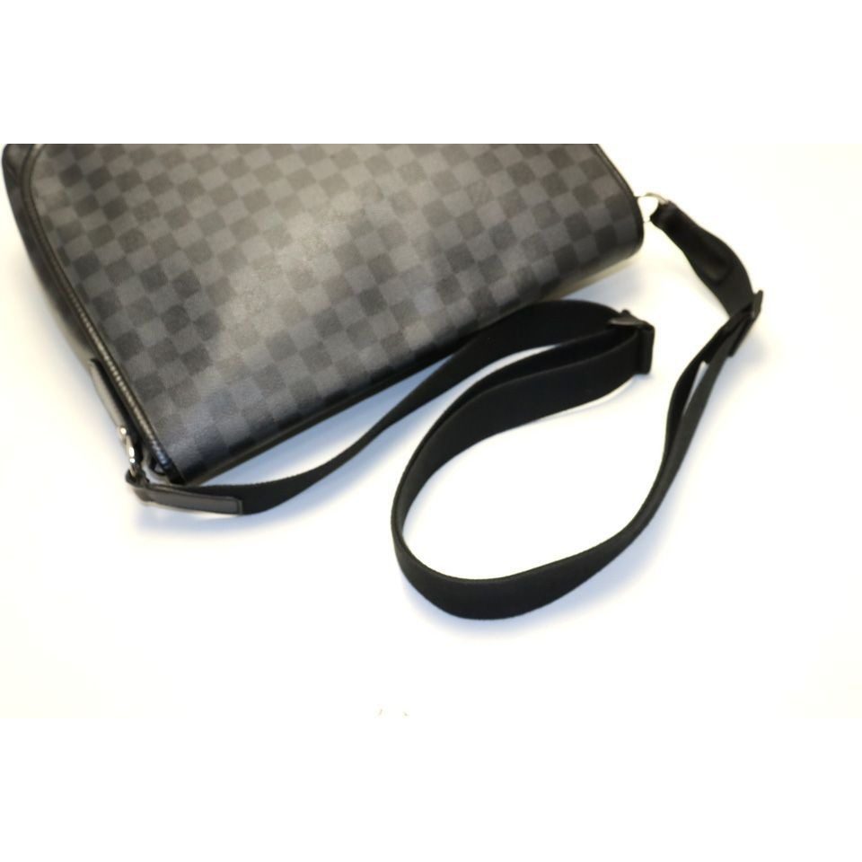 Louis Vuitton Damier Graphite Daniel MM Leather Shoulder Bag — view 6