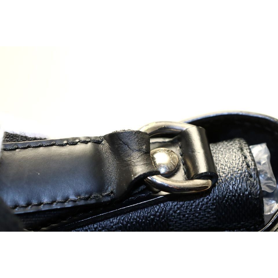 Louis Vuitton Damier Graphite Daniel MM Leather Shoulder Bag — view 9