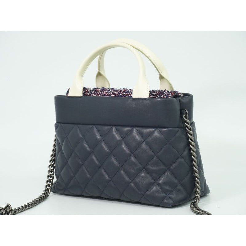 Chanel Quilted 2-Way Shoulder Bag Handbag Pochette Leather — view 2