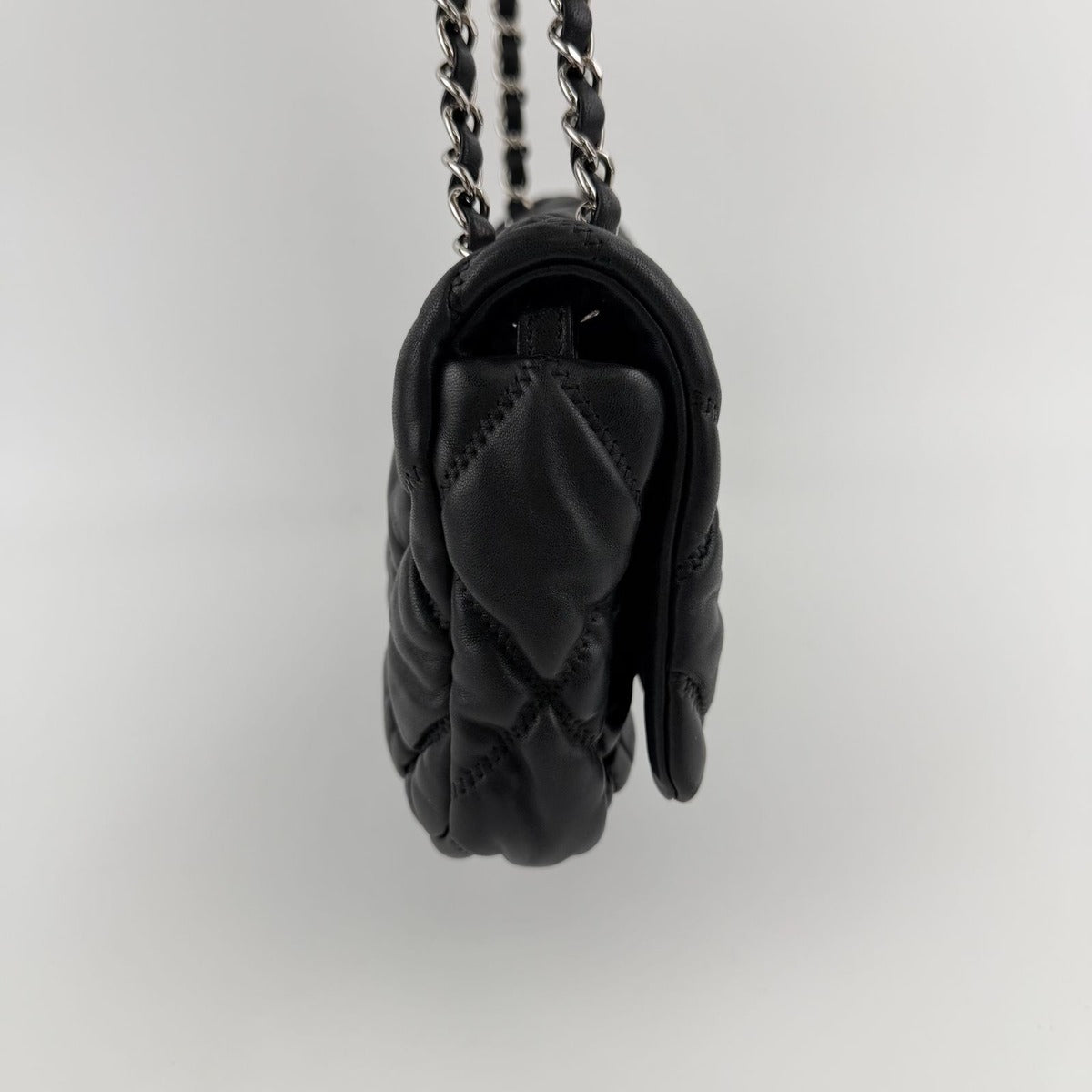 Chanel CC Logo Bubble Quilt Chain Shoulder Bag Black Leather Vintage — view 5