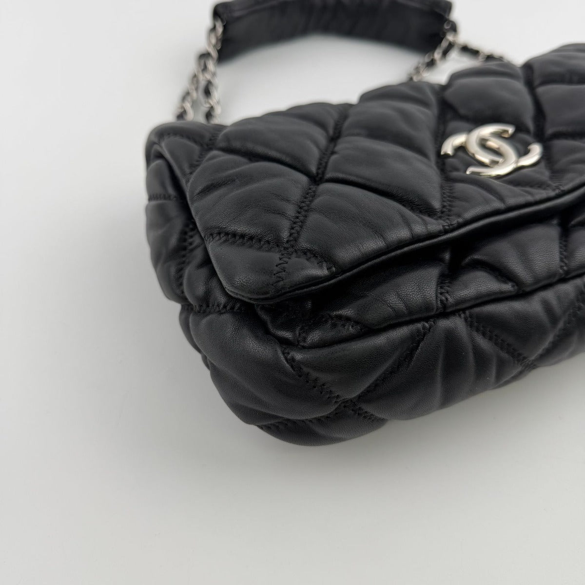 Chanel CC Logo Bubble Quilt Chain Shoulder Bag Black Leather Vintage — view 9