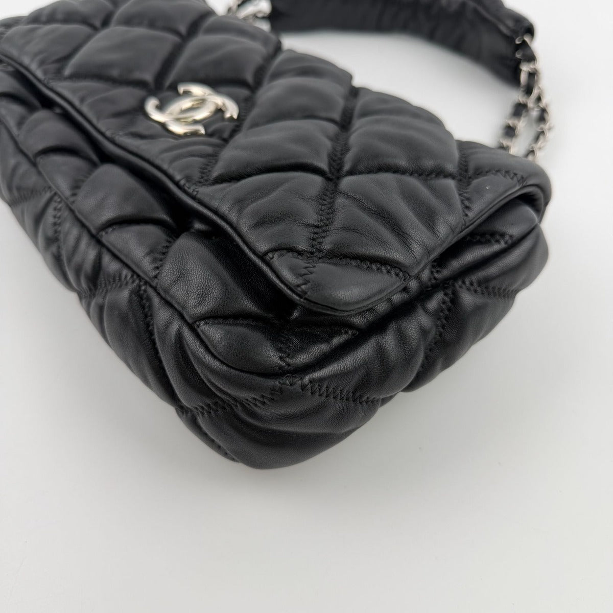 Chanel CC Logo Bubble Quilt Chain Shoulder Bag Black Leather Vintage — view 10