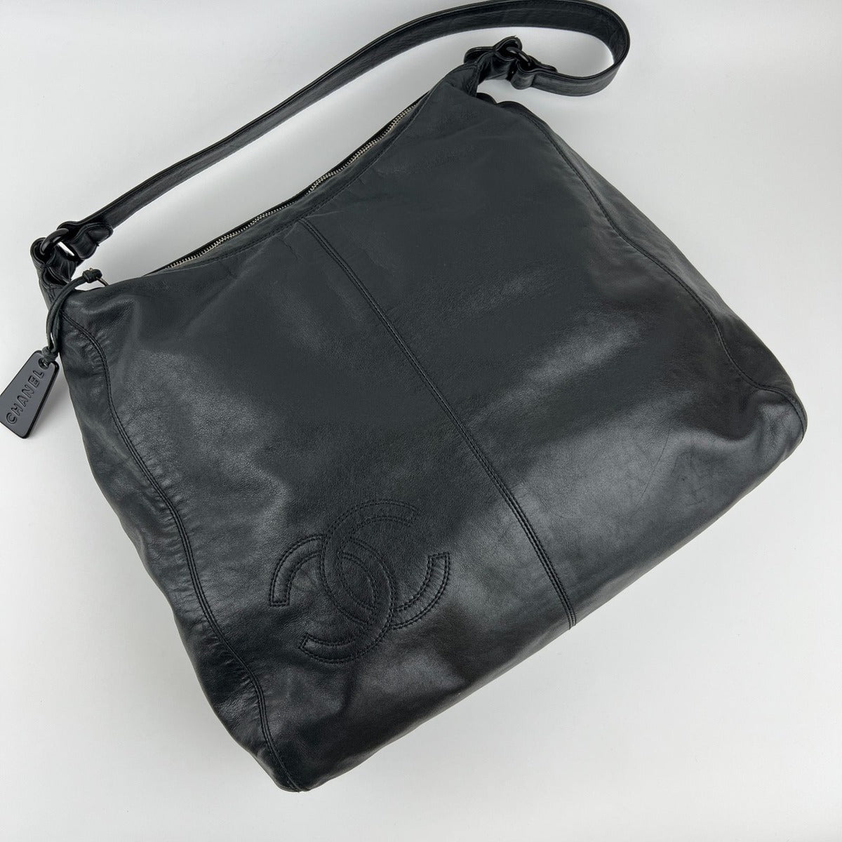 Chanel CC Logo Quilted Shoulder Bag Black Leather No 5 Vintage — view 3