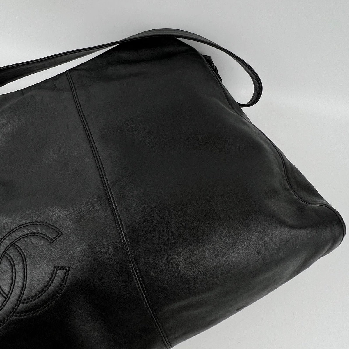 Chanel CC Logo Quilted Shoulder Bag Black Leather No 5 Vintage — view 7