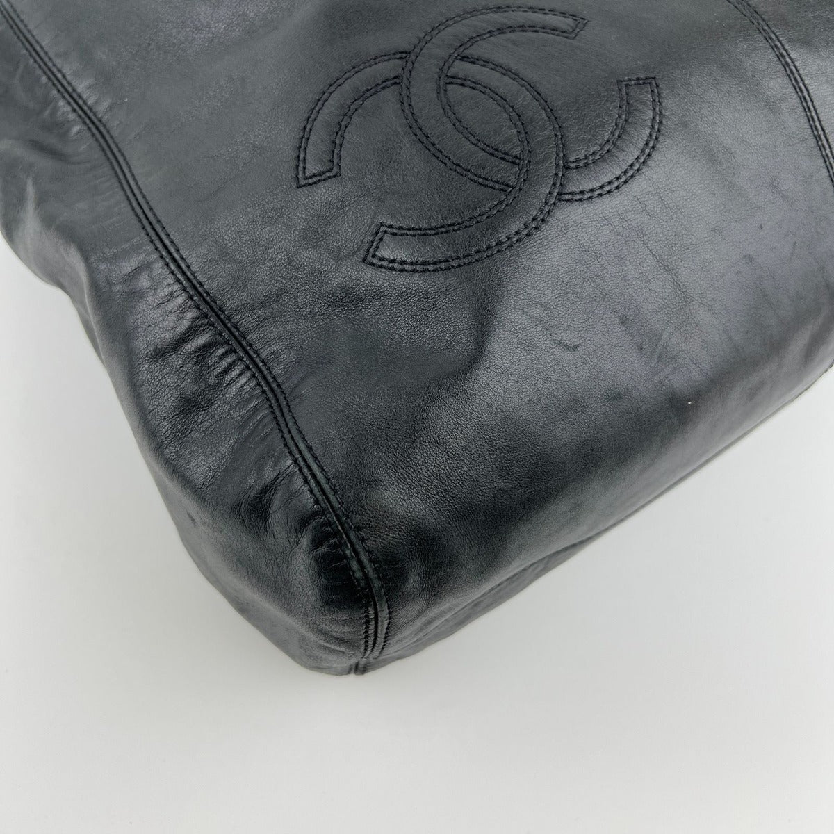 Chanel CC Logo Quilted Shoulder Bag Black Leather No 5 Vintage — view 9
