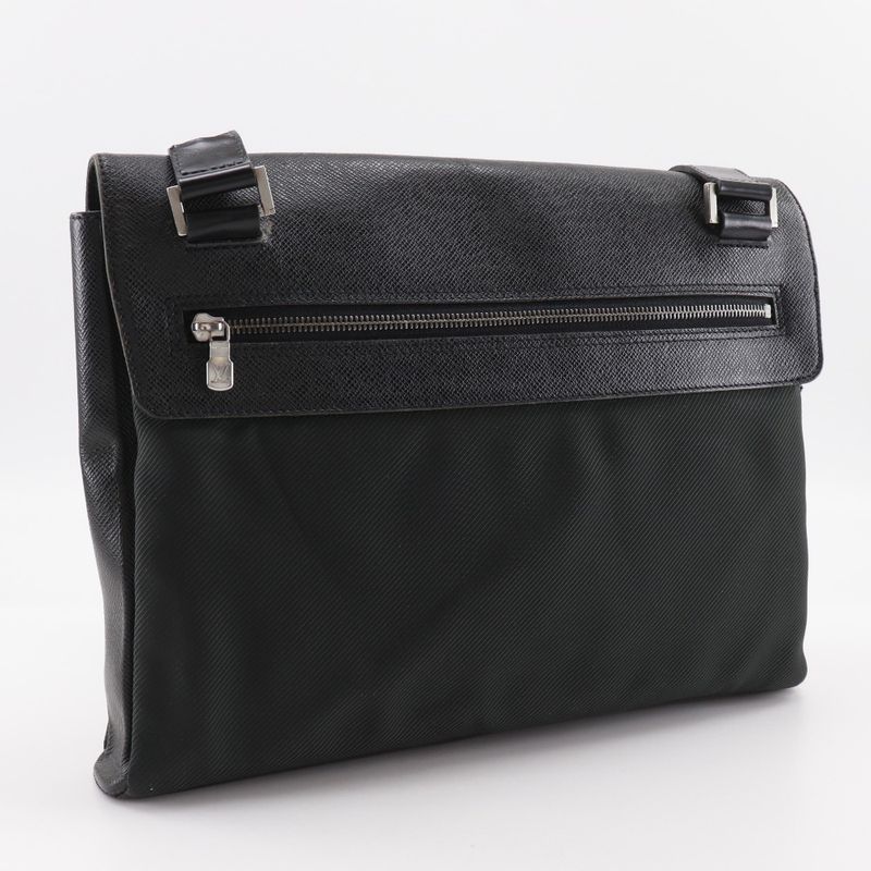 Louis Vuitton Sarah Tov GM M30882 Taiga Noir Black Vi0073 Men's Shoulder Bag