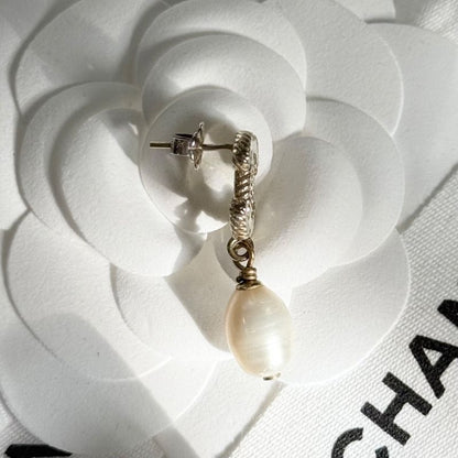 Chanel Coco Mark Chain Pearl Earrings for One Ear Gold White