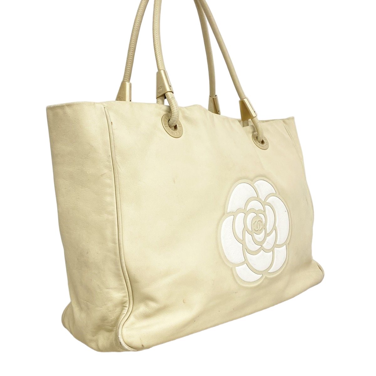 Chanel Tote Camellia Lambskin Beige Gold — view 2
