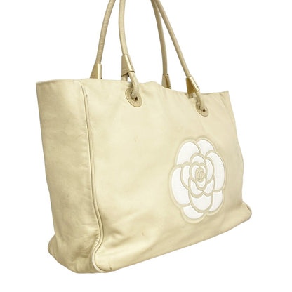 Chanel Tote Camellia Lambskin Beige Gold — view 2