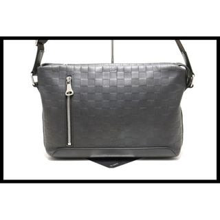 Louis Vuitton Discovery Messenger PM