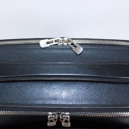 Louis Vuitton Taiga Ardoise Leather Black Shoulder Bag Silver M30762