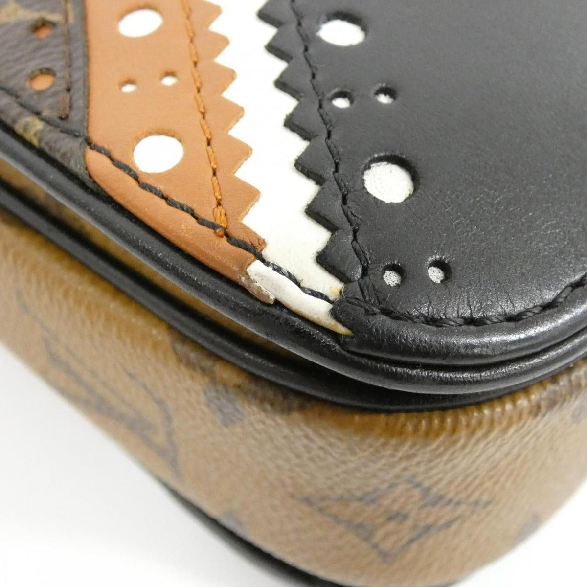 Louis Vuitton Monogram Pochette Metis MM Bag — view 3
