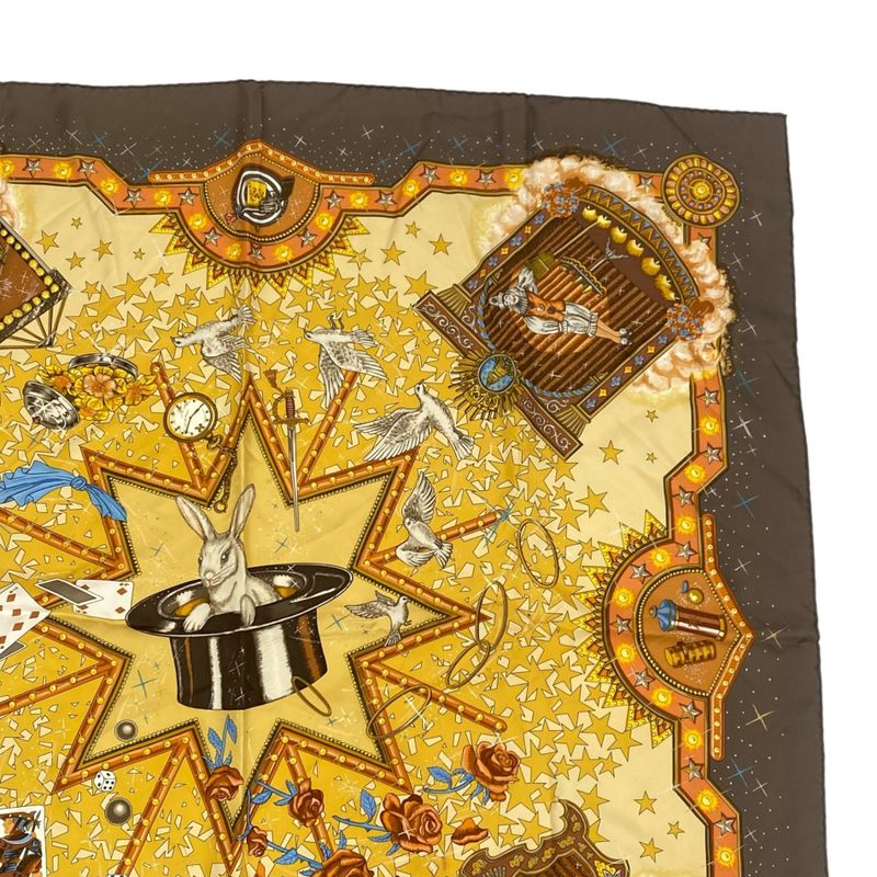 Hermes Carre 90 LA Magie Magic Rabbit Magic Trick Pigeon Clown Silk Brown With