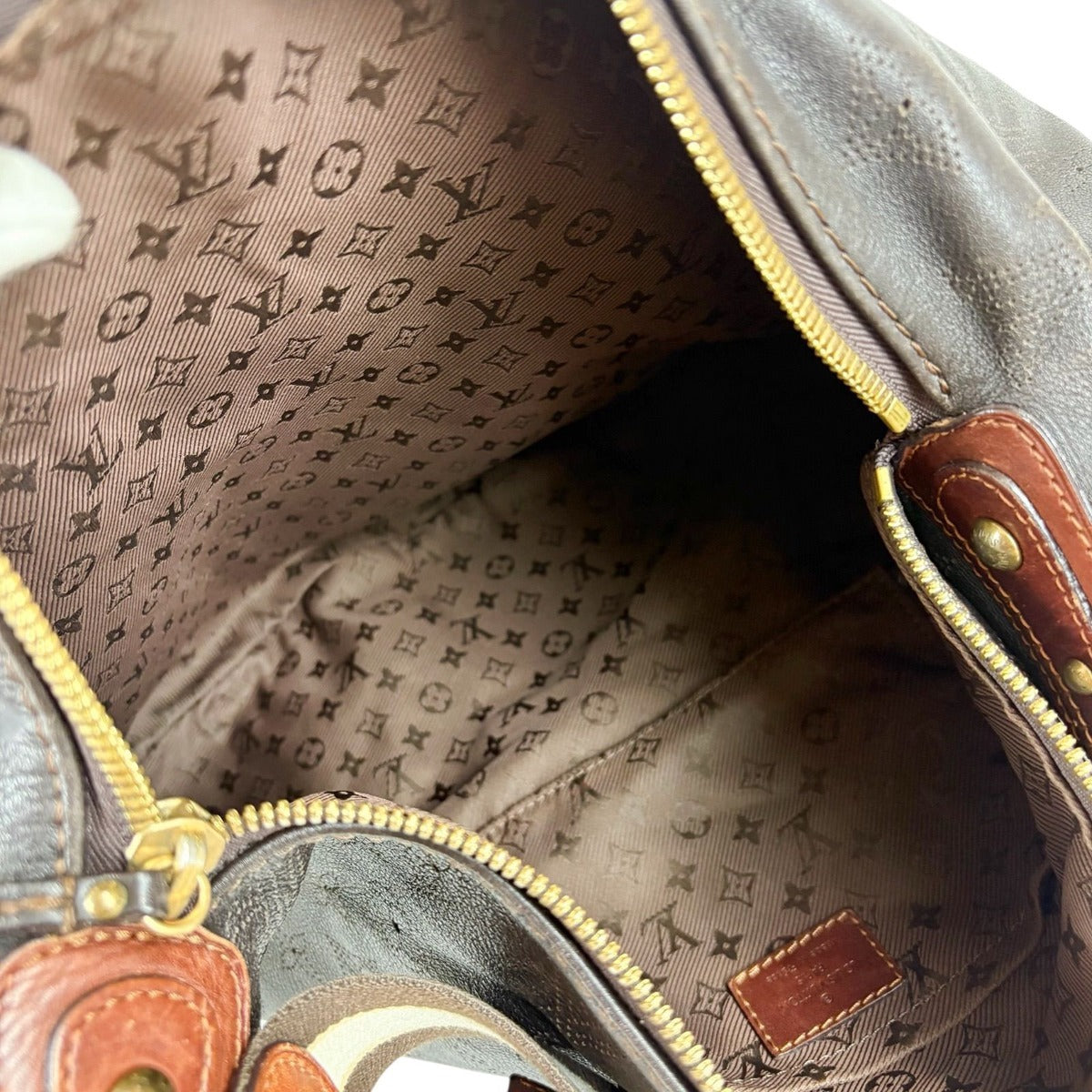 Louis Vuitton Mahina Onata GM One Shoulder Bag Hobo Punching Leather — view 11