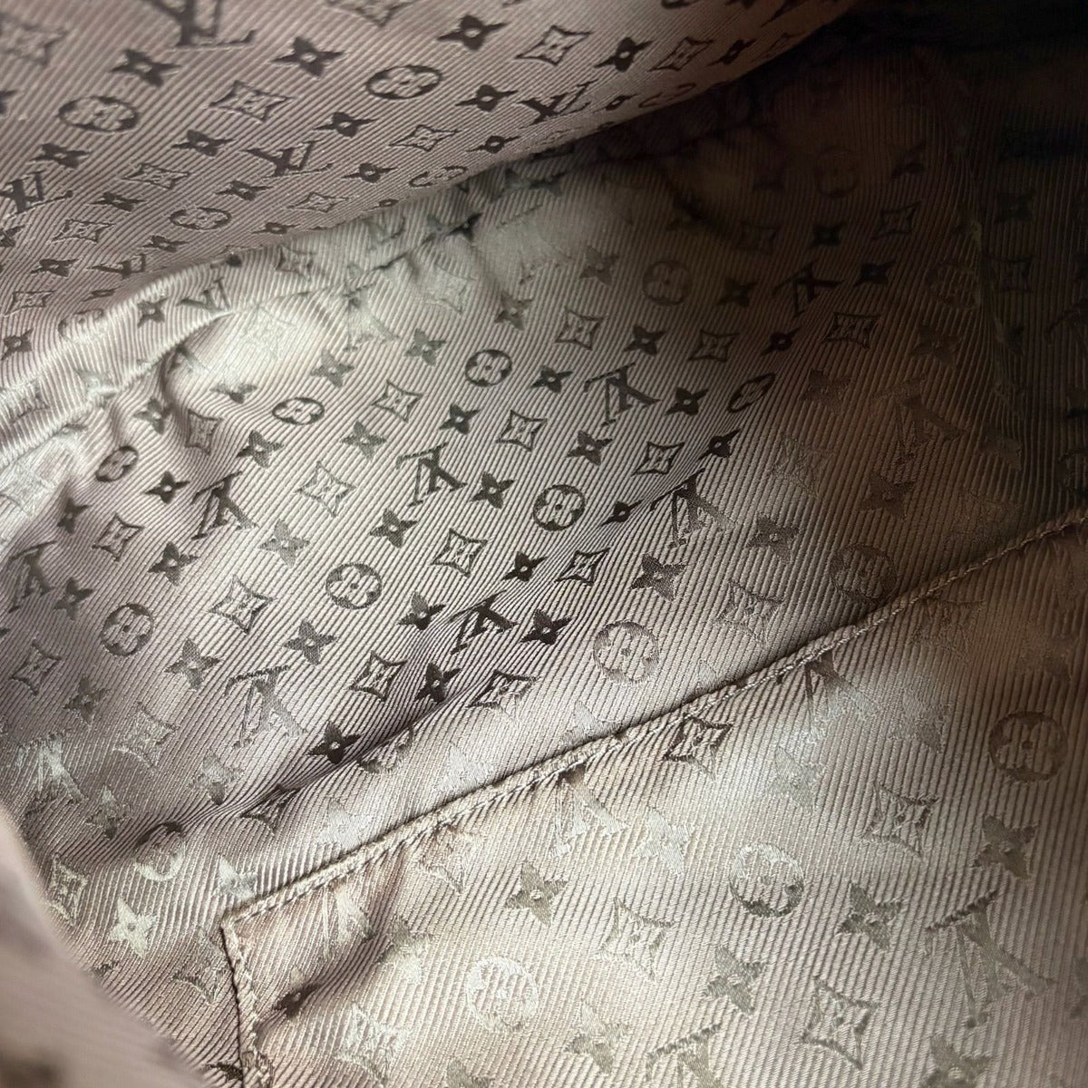 Louis Vuitton Mahina Onata GM One Shoulder Bag Hobo Punching Leather — view 12
