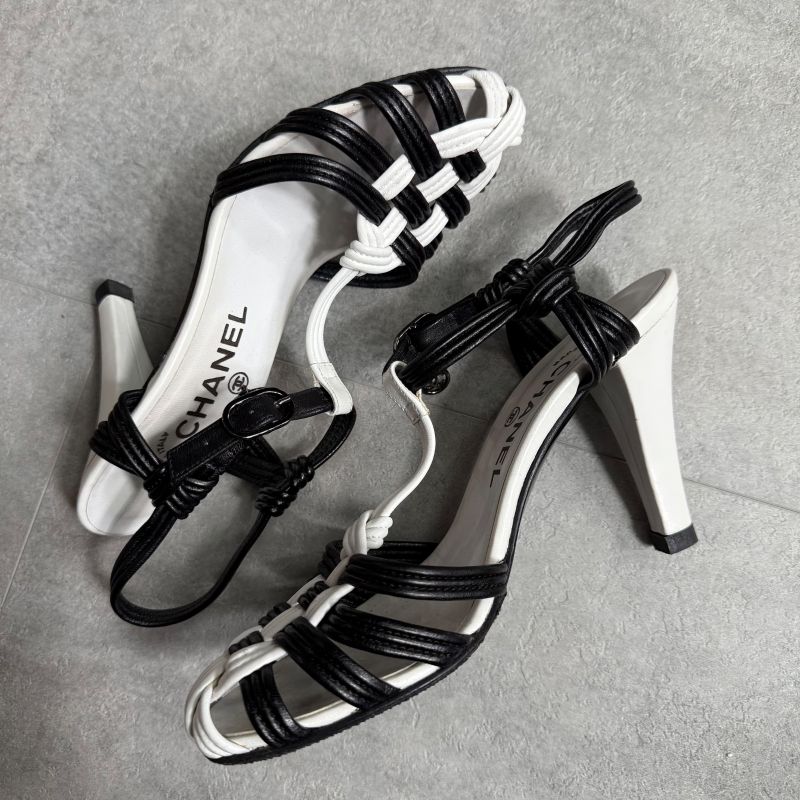 Chanel Coco Mark Charm Braided Leather Sandals Black White Bicolor 35 22cm