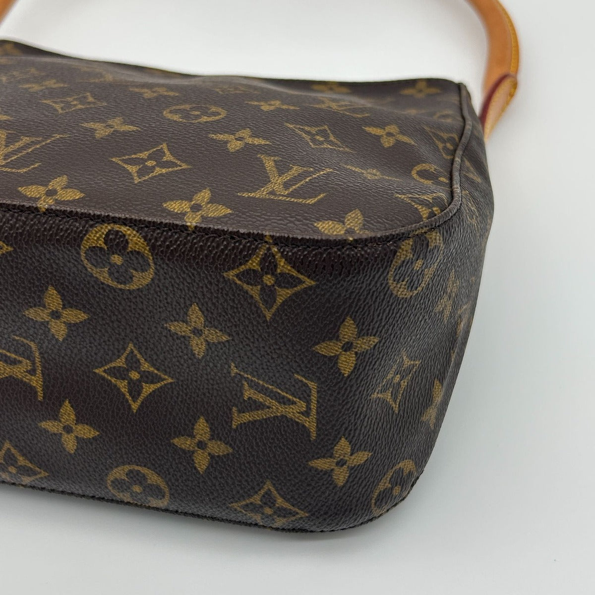 Louis Vuitton Looping MM — view 12