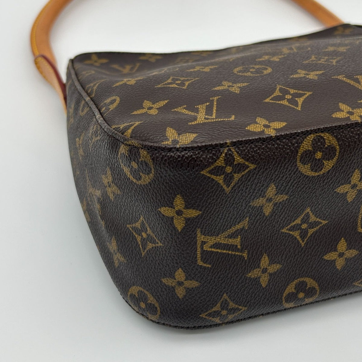 Louis Vuitton Looping MM — view 13