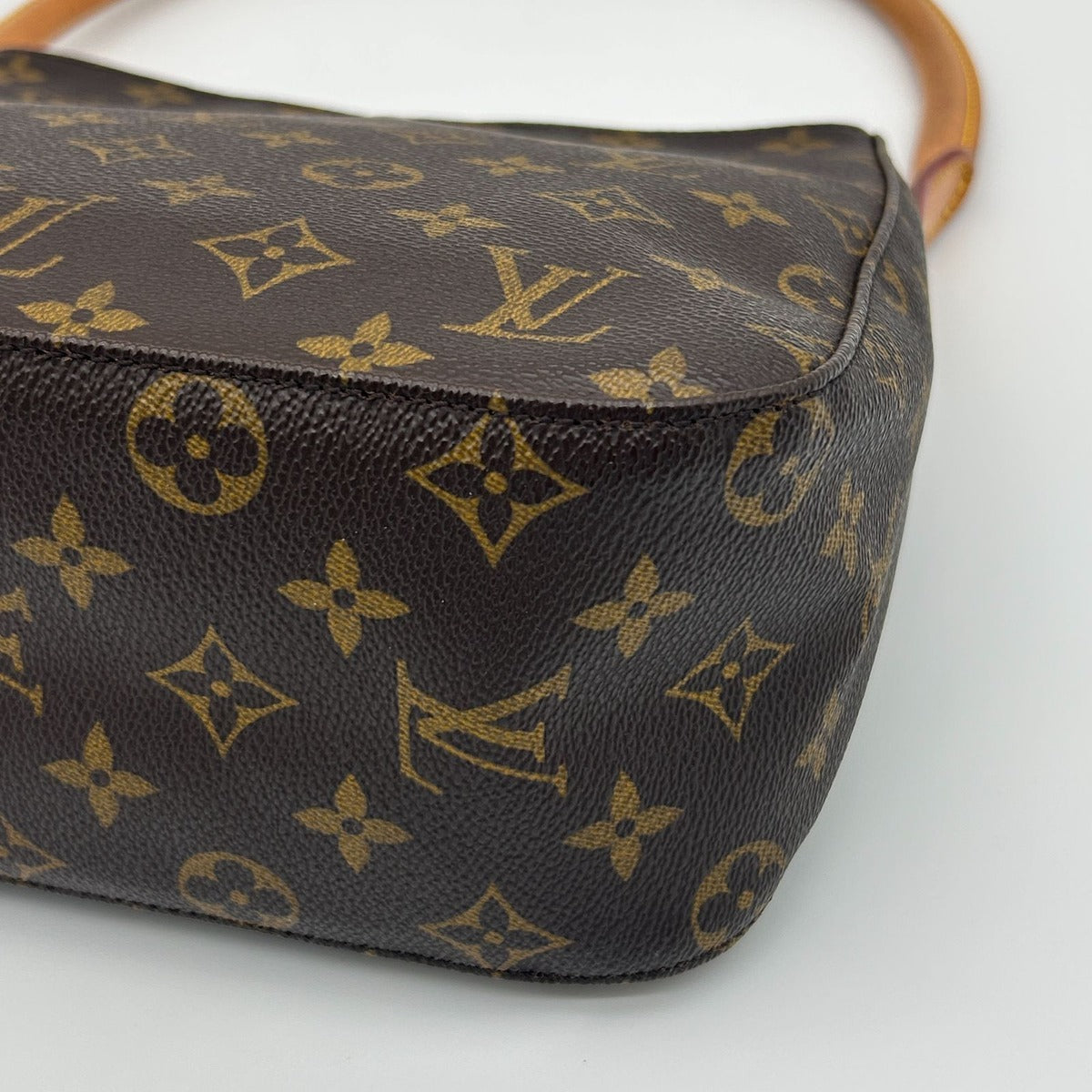 Louis Vuitton Looping MM — view 14