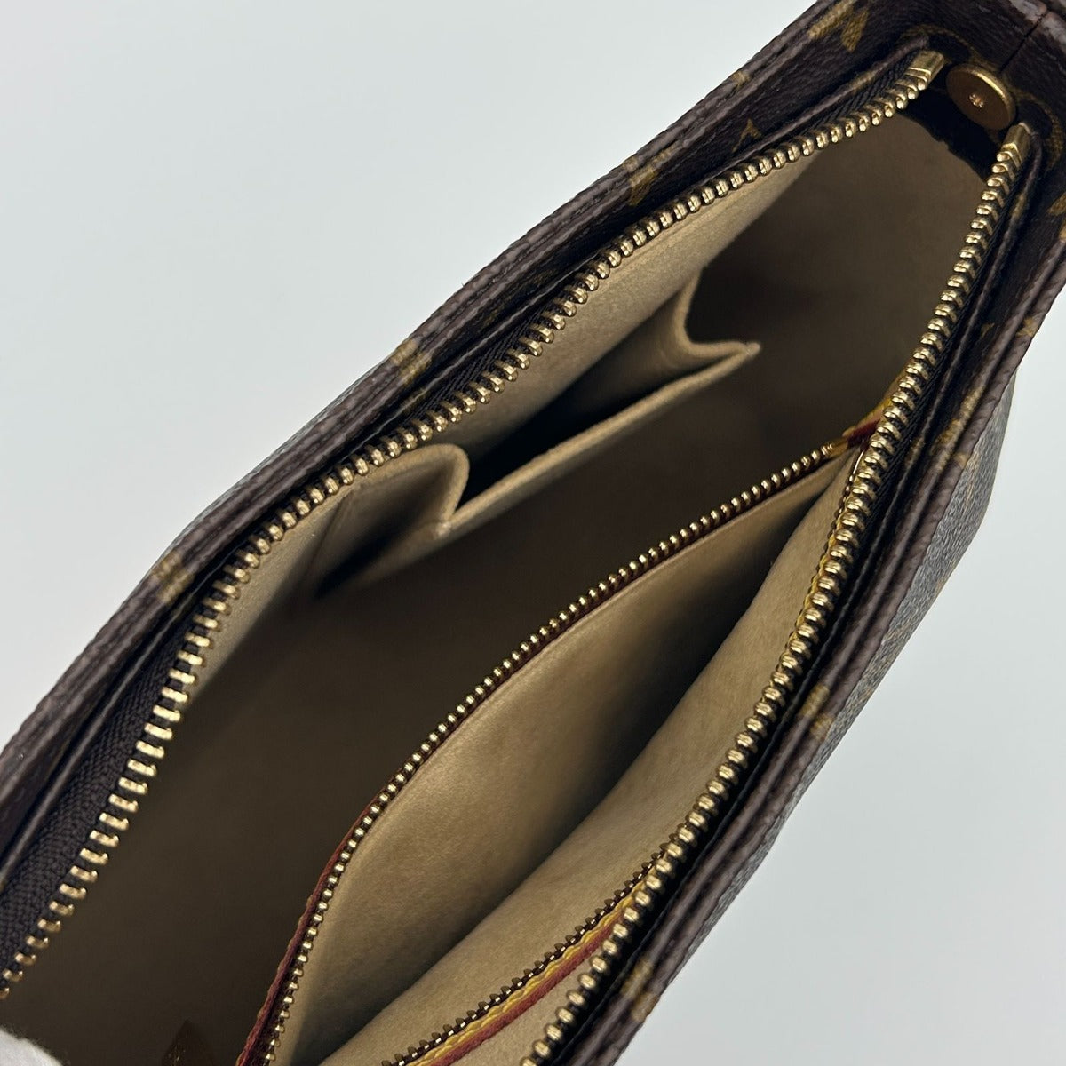Louis Vuitton Looping MM — view 16