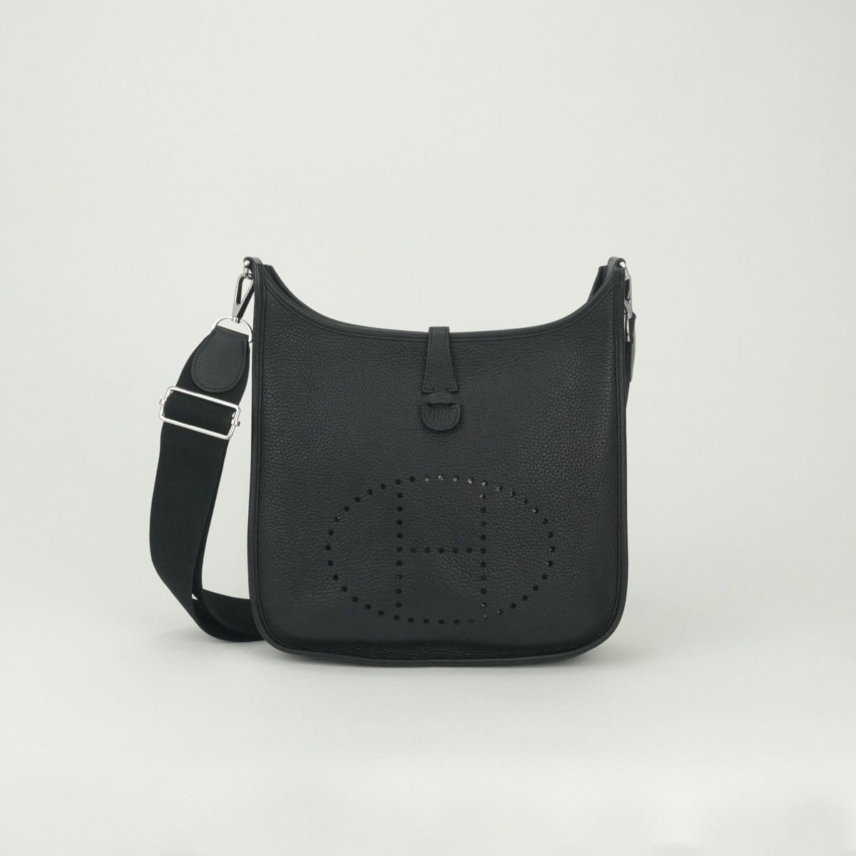 Hermes Evelyne Shoulder Bag Taurillon Clemence Noir Black Silver