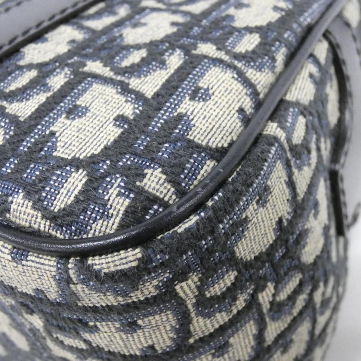 Dior Christian D-vibe Bow Sling Bag Medium — view 2