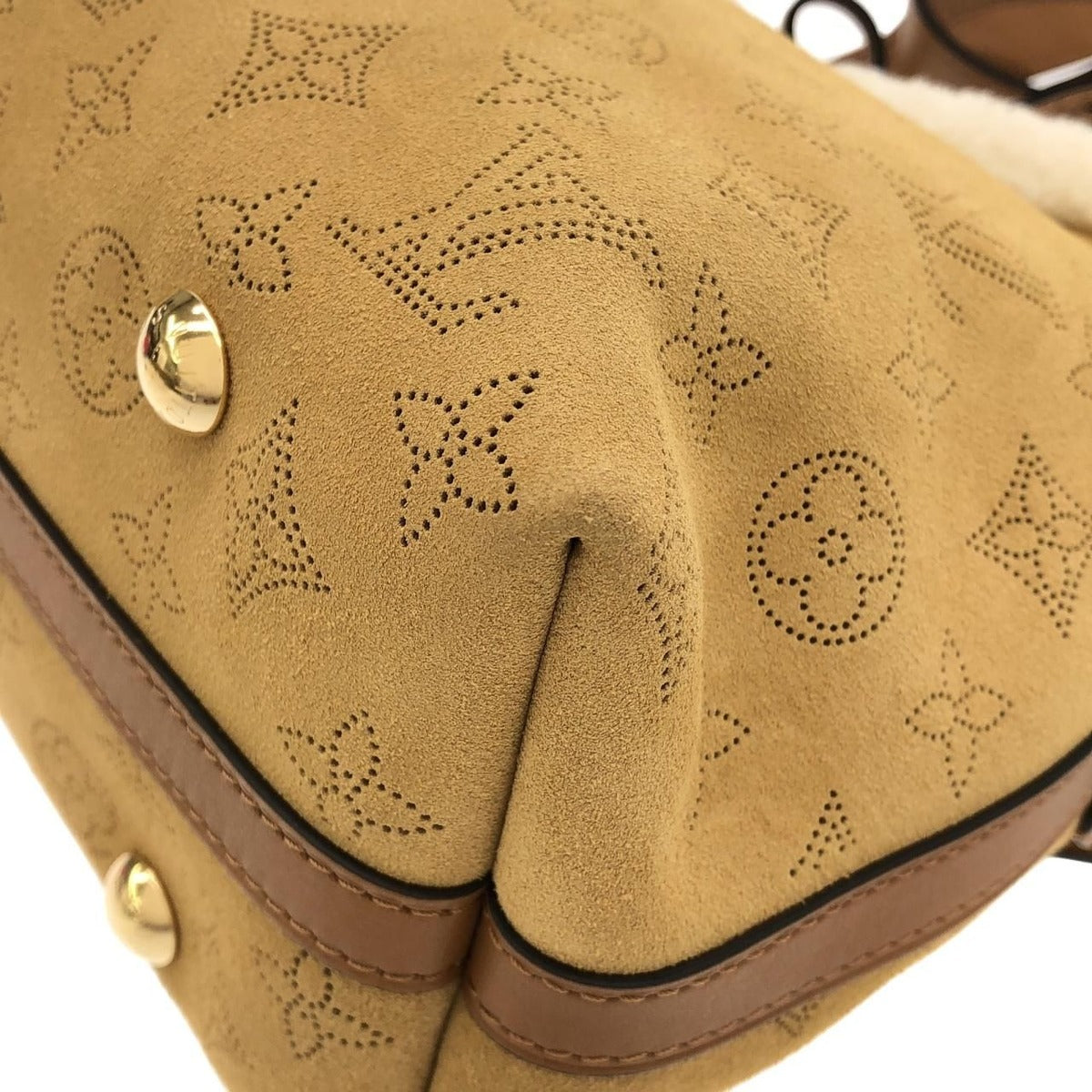 Louis Vuitton Mahina Carryall NM PM Shoulder Bag — view 2