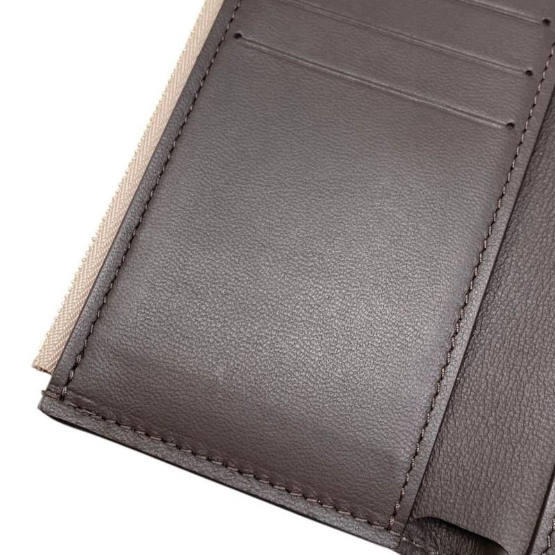 Louis Vuitton Trifold Wallet Portefeuille Capucines Compact M62159 Taurillon