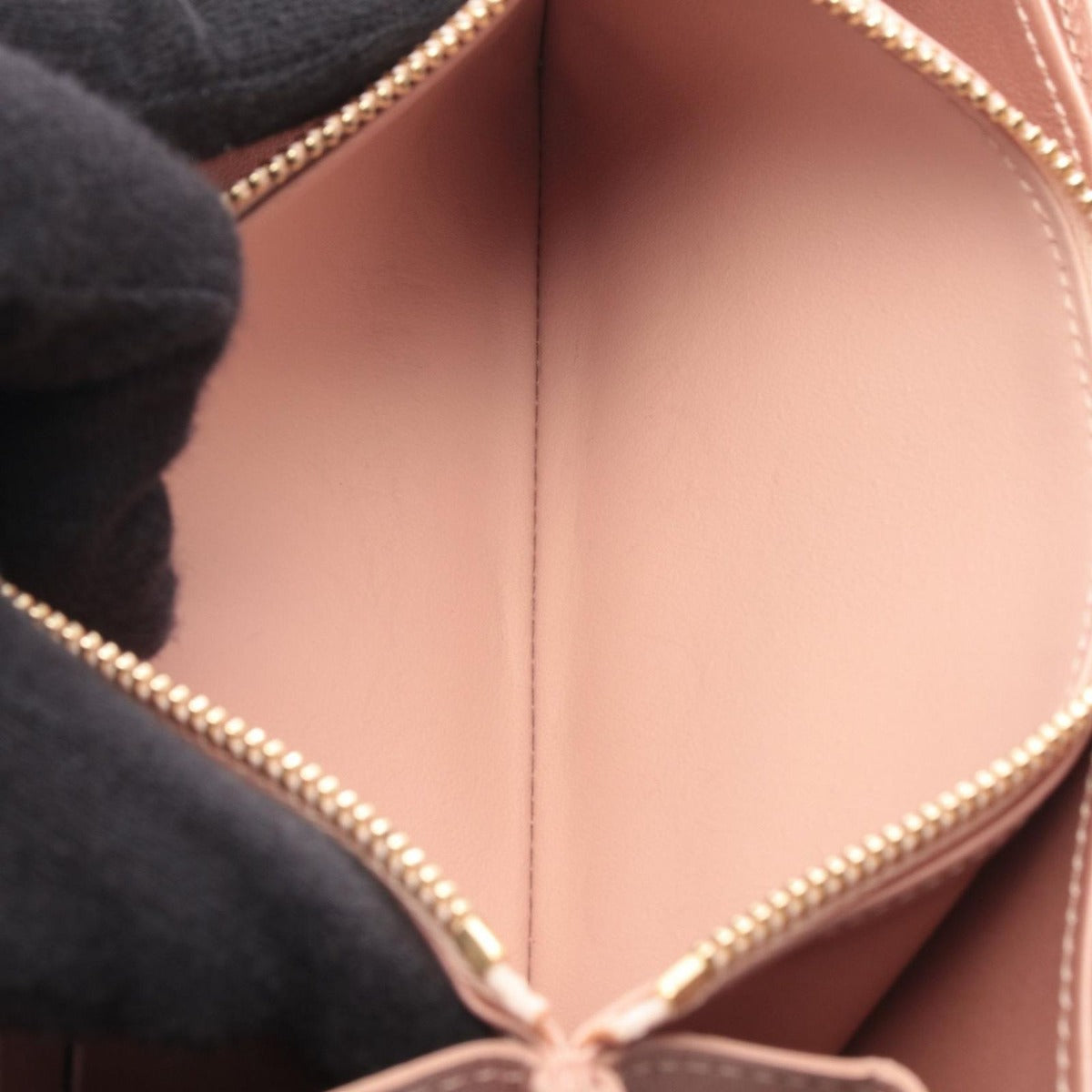 Louis Vuitton Round Wallet Zippy Coussin Rose Gold Leather Pink — view 5