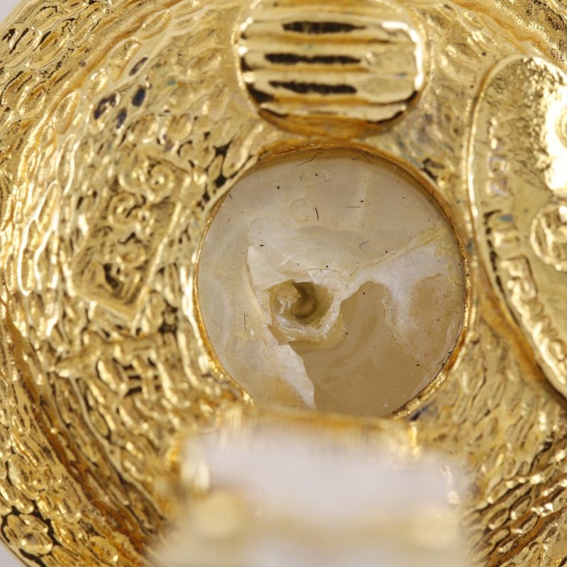 Chanel Round Logo Vintage Gold Plated And Faux Pearl Ladies 21.8g Earring