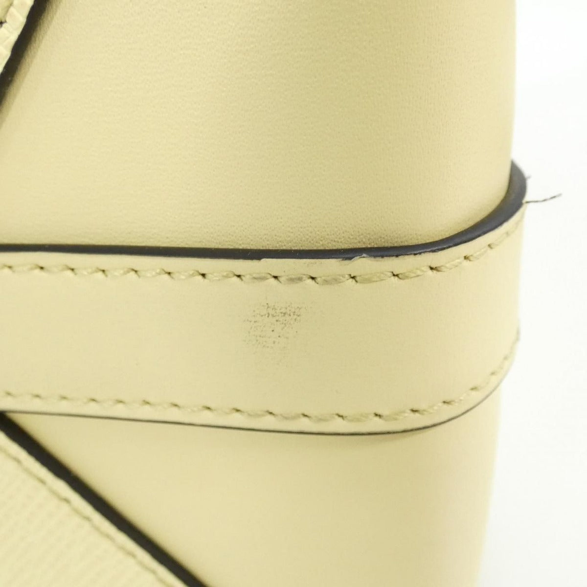 Louis Vuitton Taiga City Frame Bag Banana — view 4
