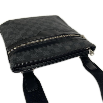 Louis Vuitton Thomas Damier Graphite Leather Black Shoulder Bag — view 4