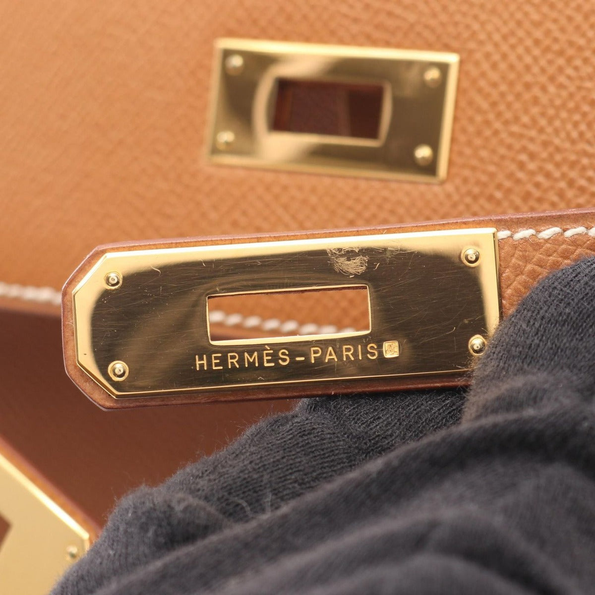 Hermes Handbag Kelly 32 Gold Leather — view 11