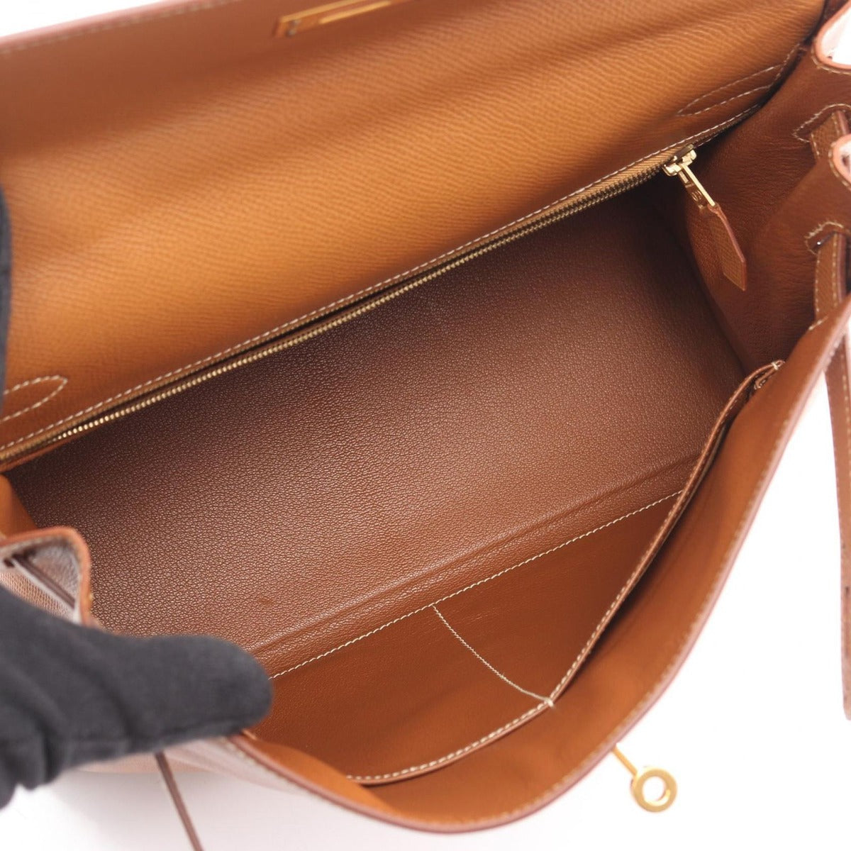 Hermes Handbag Kelly 32 Gold Leather — view 3