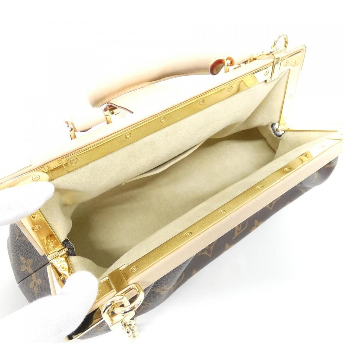Louis Vuitton Monogram Clutch Canvas Gold — view 7