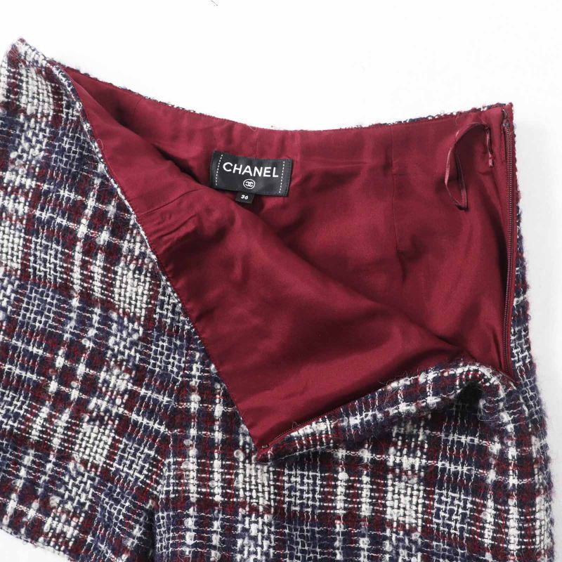 CHANEL 22AW P73601 Tweed Shorts With Rhinestone Coco Mark Navy Bordeaux White