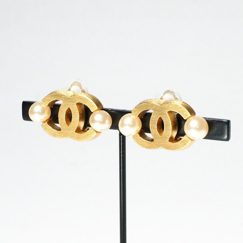 Chanel Earring 02A Coco Mark Faux Pearl Gold Color For Both Ears 20240131 Gp2575